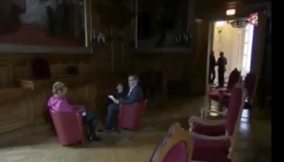 A 4 minutes 52 secondes du début de l'interview, proche de la fin : "On est un petit peu dans le noir" (c) Capture d'écran France 2.