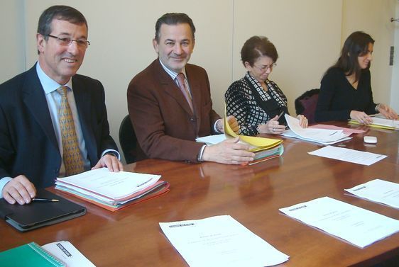 Jean-François Legaret (2e en partant de la gauche), Président du groupe UMPPA au conseil de Paris - Point presse pré-conseil du groupe le 6 décembre 2012 - Photo : VD.