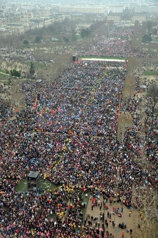 Les 800 000 opposants, selon les organisateurs, au projet de "Mariage pour tous" sur le Champ de Mars le 13 janvier 2013 de 15h à 19h (c) Photo DR.