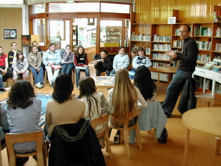 Animation dans une salle de classe - Crédit photo : Korido.