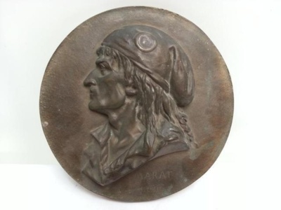 Révolution française - Spectaculaire médaille bronze à poser 220 mm. Buste de MARAT, profil coiffé du bonnet phrygien - Estimation : 120 euros, frais d'enchères en sus - Vente aux enchères le mercredi 24 avril 2013 à 14h à Limoges - Photo : Maître Nicolas Constanty.