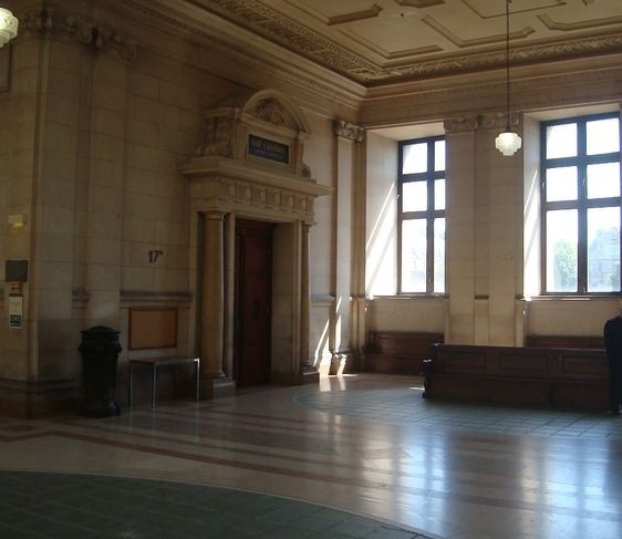 Salle des pas perdus.