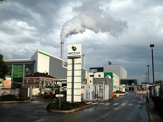 Usine de traitement des ordures ménagères du SYCTOM à Ivry-sur-Seine - Crédit photo : Oxam Hartog sous licence creative commons