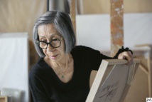 portrait of Huong Dodinh in her atelier © Jacques Habbah