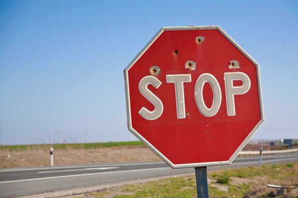 Stop à toutes formes de violences sur les hommes, les femmes, les enfants et les animaux © luther2k - Fotolia.com