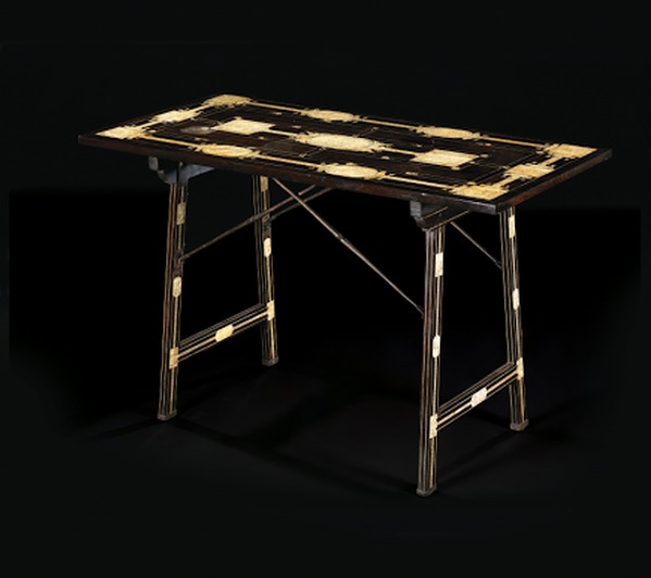 Lot 5 Table à l'Espagnole © Maître Köhn.