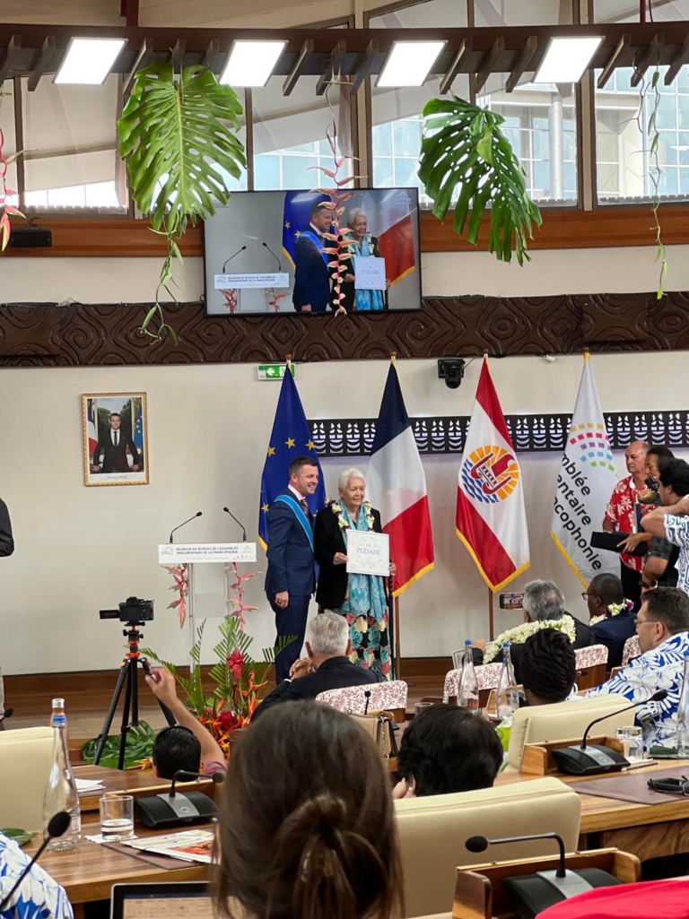 Flora Devatine-Aurima faite Chevalier de la Pléiade