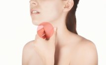 Des pastilles dans la gorge © ALDECAstudio - Fotolia.com