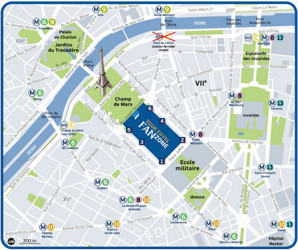 Accès à la Fan Zone Euro 2016 © Ide - Mairie de Paris.