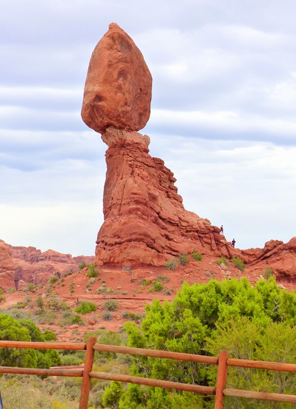 Des blocs pesant des dizaines de tonnes sont en équilibre depuis des millénaires dans le Parc des Arches - Utah © Paris Tribune Archives