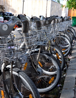 Pollution de l'ari Paris offre des heures Autolib et Vélib © graphlight
