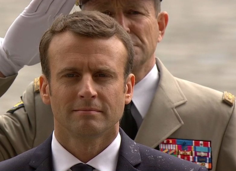 Le président Emmanuel Macron sous l'Arc de Triomphe le 14 mai 2017 © DR.