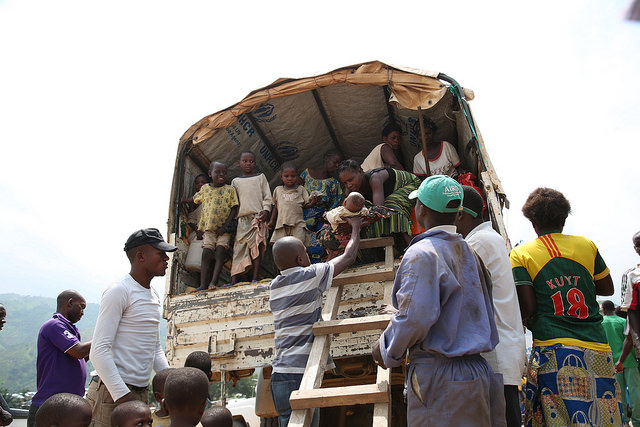 Lusenda, Sud Kivu, RD Congo: De nouveaux réfugiés arrivent au camp de Lusenda où ils sont accueillis par la Commission Nationale des Refugiés (CNR) et le Haut-Commissariat des Nations Unies pour les Réfugiés (HCR) - Janvier 2016 © HCR CC BY-SA 2.0