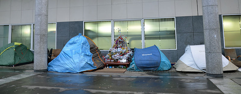 Sapin de Noël de SDF dans le 12e arrondissement de Paris le 27 décembre 2012 © Vassil CC BY-SA