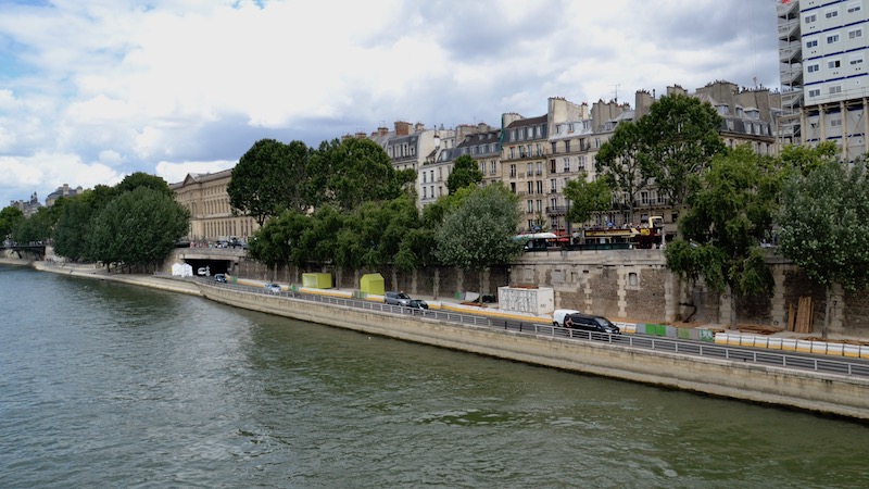 En photo : Les voies sur berges rive droite au temps des voitures © Paris Tribune - Juillet 2016