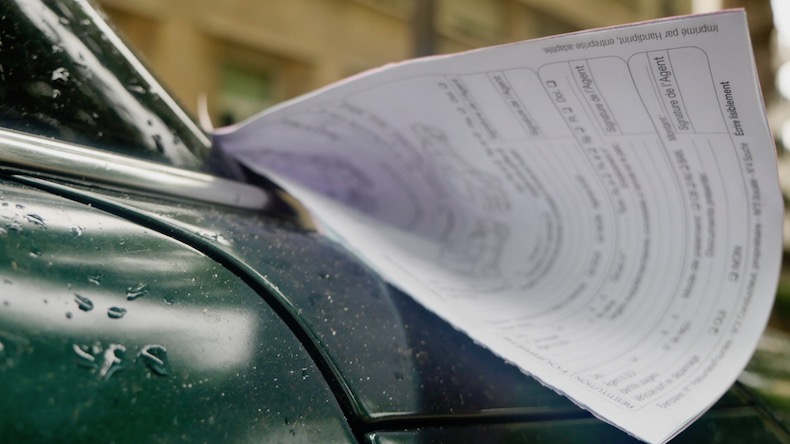 Les voitures ne peuvent pas être emmenées en préfourrière du fait de la grève des préposés www.paristribune.info