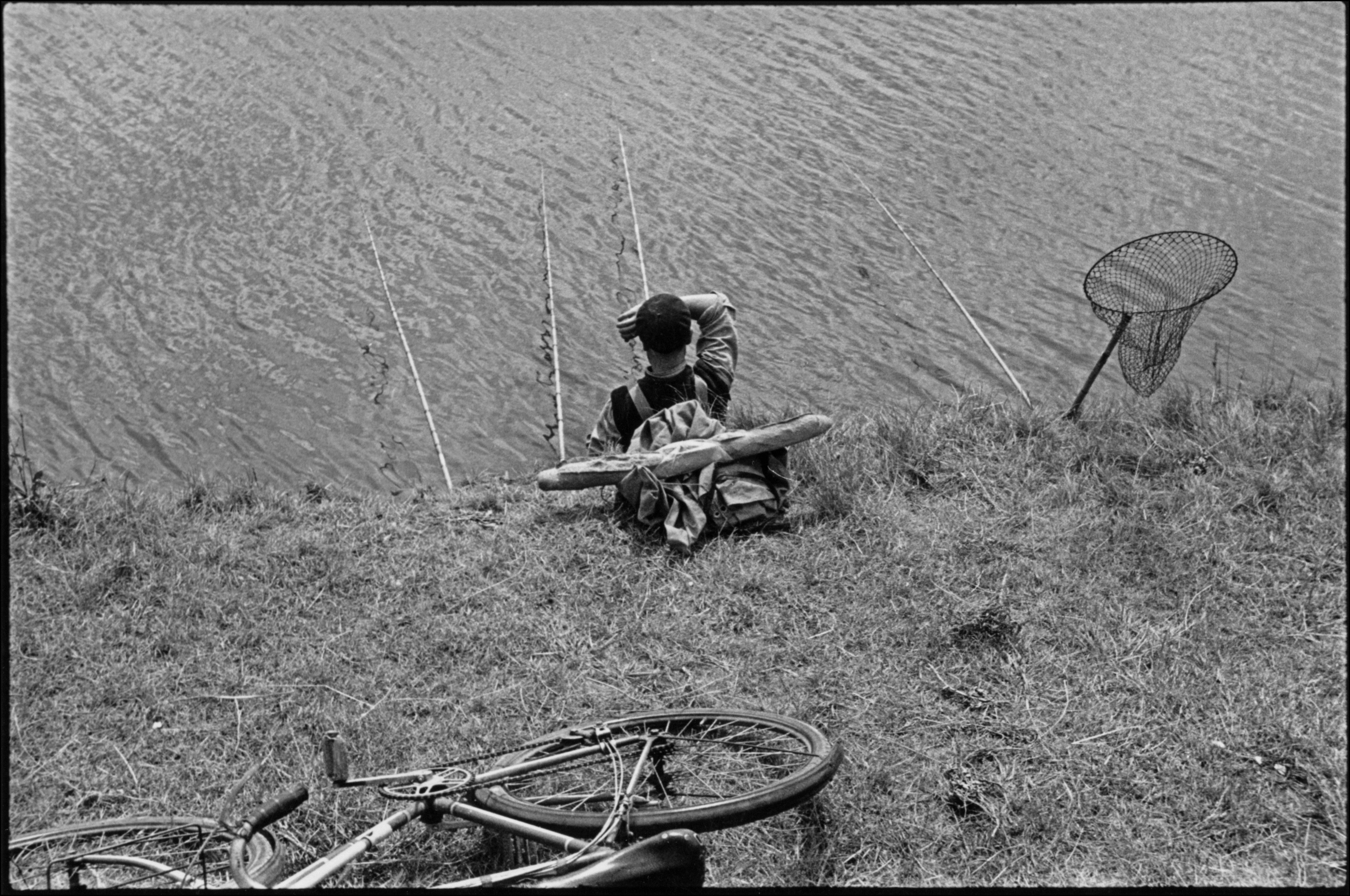 Paid holidays bordering the Seine, 1938 © Fondation HCB, Magnum Agency