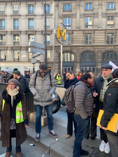 Mobilisation des syndicats CGT à la Ville de Paris avec des Gilets Jaunes 