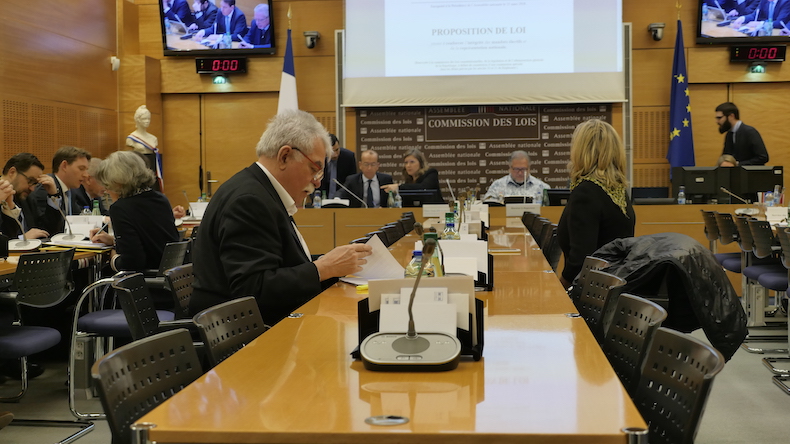 Au fond, Moetai Brotherson, rapporteur de la proposition de loi "inéligibilité pour les élus corrompus" © VD/PT