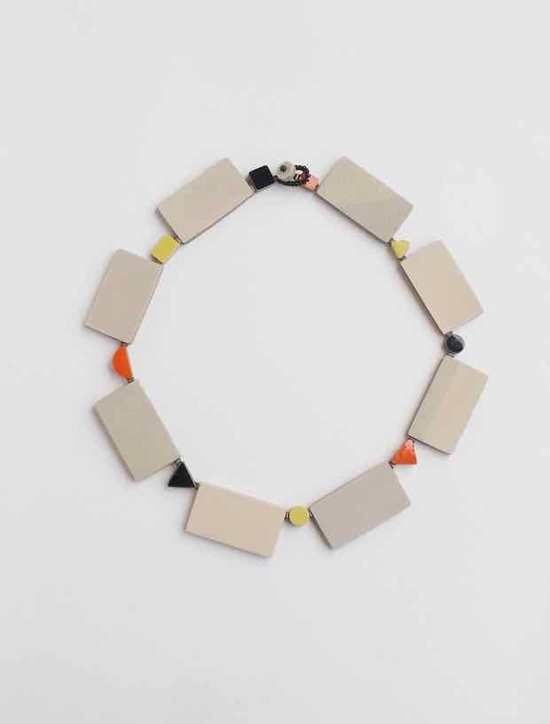 Julie Decubber, necklace Francine t. 2020, Collect/Connect, contemporary jewelery©photo Julie Decubber