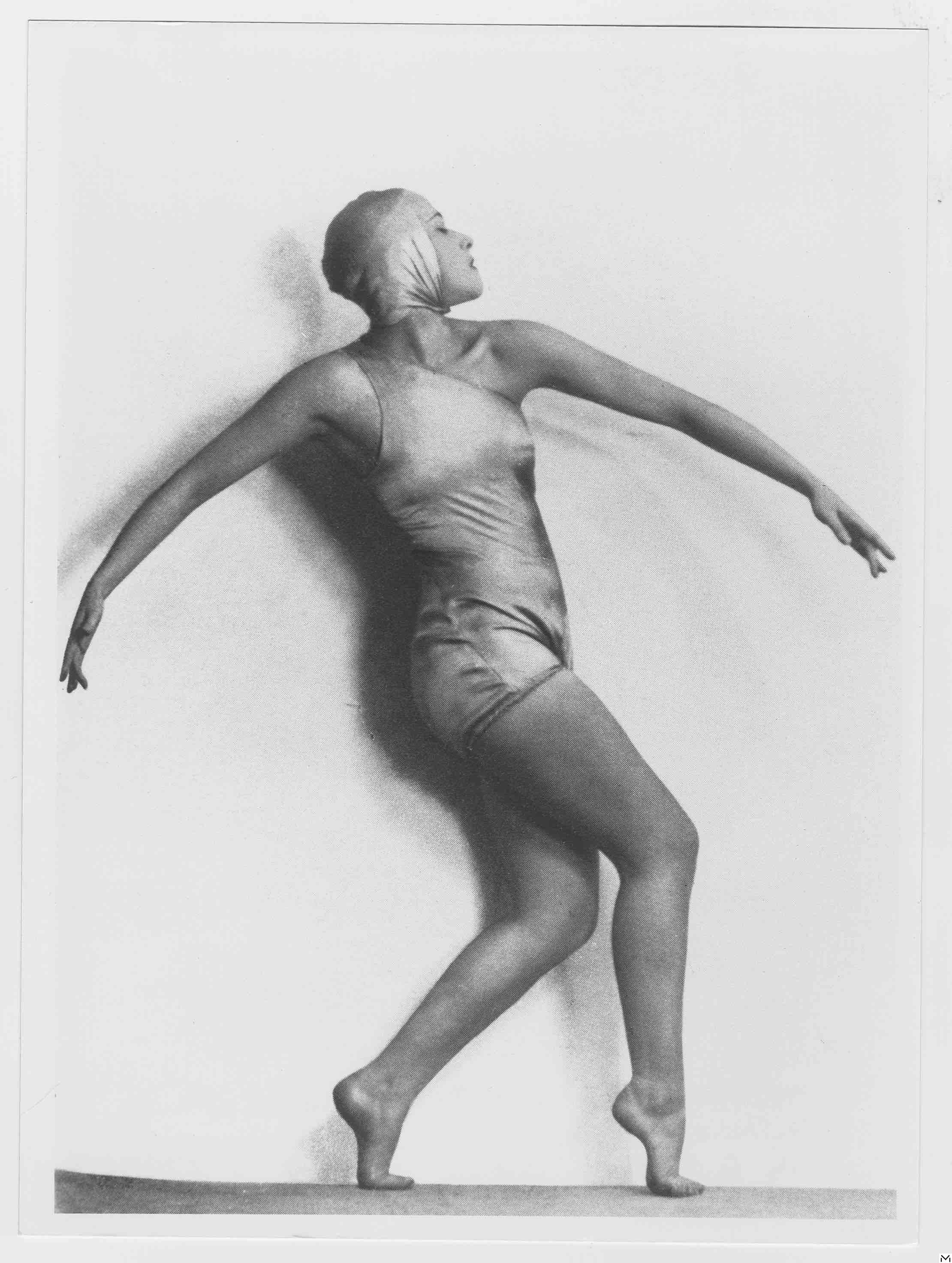 Giannina Censi, Aerodanza 8: stanchezza di volo, 1931, the Museum of Modern and Contemporary Art of Trento and Roverta, Roverta © Santacoce