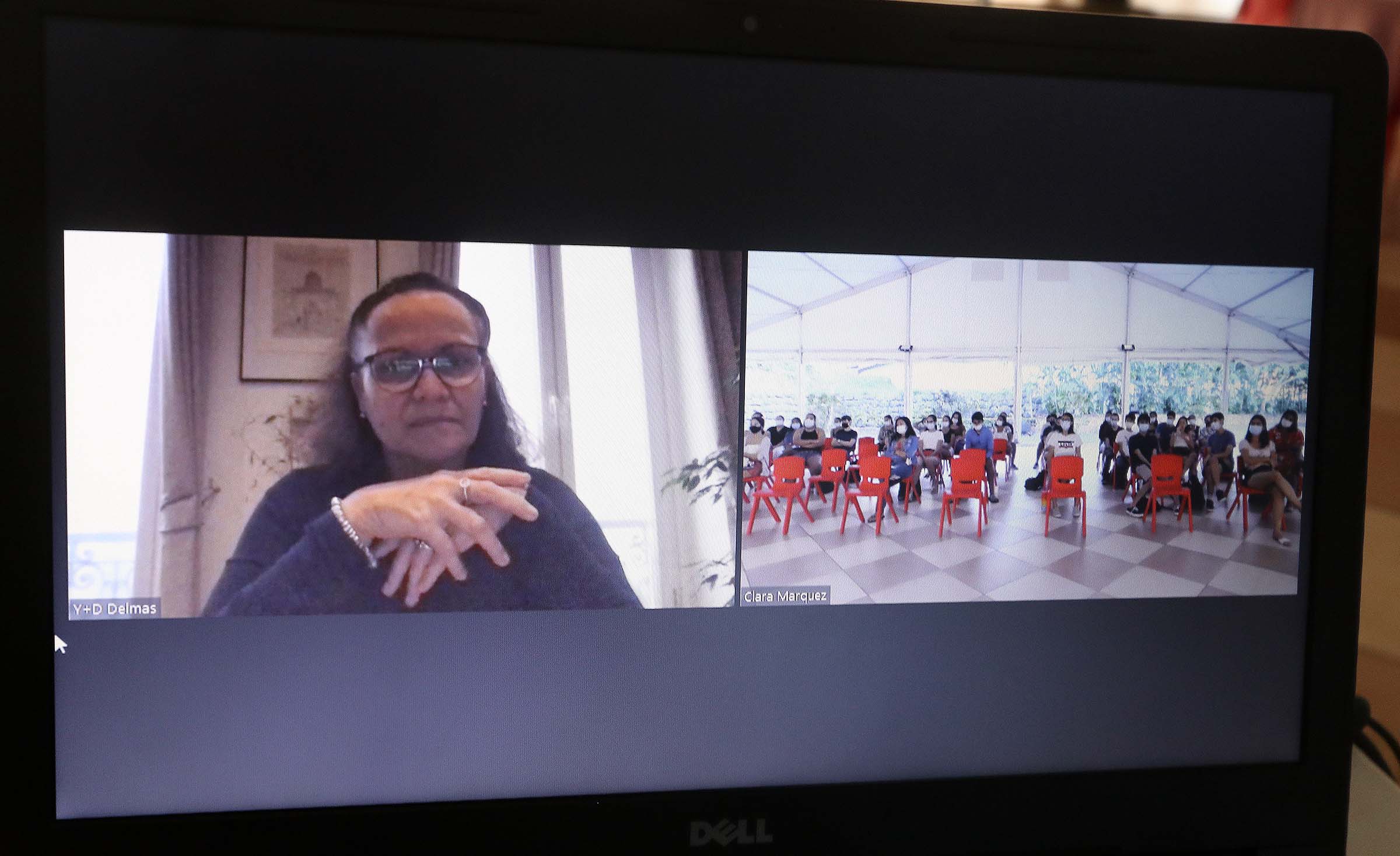 Christelle Lehartel ouvre en direct depuis les bureaux de la Délégation de la Polynésie française à Paris sa 1ère édition d'action de formation à destination des futurs étudiants Tahitiens en France © Bureau de la communication.