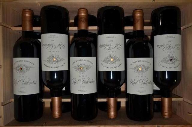 12 bouteilles : CHÂTEAU ROL VALENTIN 2007 (caisse bois d'origine). Estimation : 300 € - 360 €. Lot 443 à 447  Rol Valentin Saint Emilion Grand Cru - Crédit : Etudes Artus Enchères.