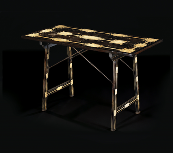 Lot 5 Table à l'Espagnole © Maître Köhn.