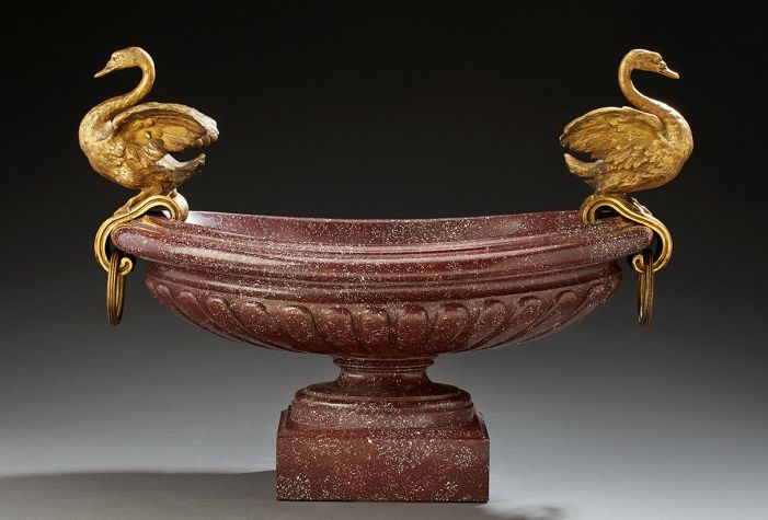 Lot n°165 Coupe en porphyre © Maison Aguttes. Estimation : 20.000 - 30.000 euros. Frais en sus.