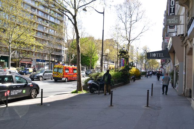 Devant le 108 avenue du Général Leclerc 75014 Paris © PT.