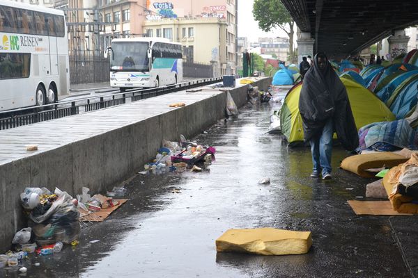 Campement illicite boulevard de la Chapelle © PT