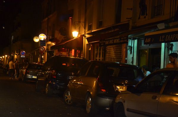 Des bars ouverts après minuit rue de la Butte aux Cailles © VD.