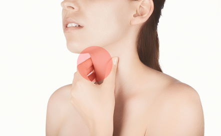 Des pastilles dans la gorge © ALDECAstudio - Fotolia.com