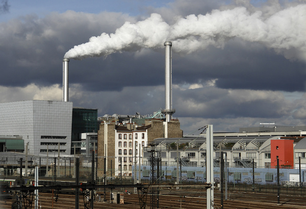 Lundi 5 octobre 2015, la grève empêchait les 4 usines d'incinération en région parisienne de recevoir les déchets de Paris - Usine d'incinération pour Paris © Hassan Bensliman.