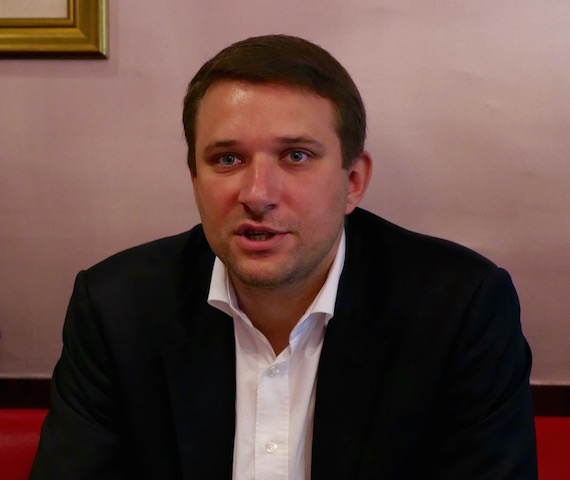 Aurélien Legrand, directeur de campagne de Wallerand de Saint-Just (FN), conférence de presse le 23 octobre 2015 © VD - PT.