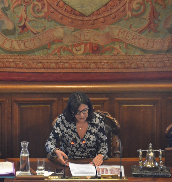 Anne Hidalgo présidant le conseil de Paris le mercredi 18 mai 2016 pour les questions d'actualité © VD Paris Tribune