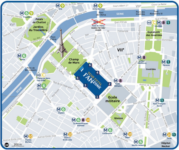 Accès à la Fan Zone Euro 2016 © Ide - Mairie de Paris.