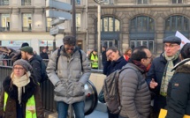 Mobilisation des syndicats CGT à la Ville de Paris avec des Gilets Jaunes 