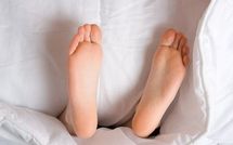 La main dans le sac et la tête sous la couette