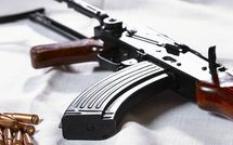 Stupéfiants, mitraillette, révolver et gilet pare-balles