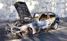 Les agresseurs terrorisant un quartier sont dénoncés par un pyromane vengeur