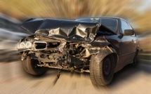 Epave de voiture de luxe 