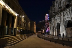 Le Palais de Justice en face des Arènes © VD