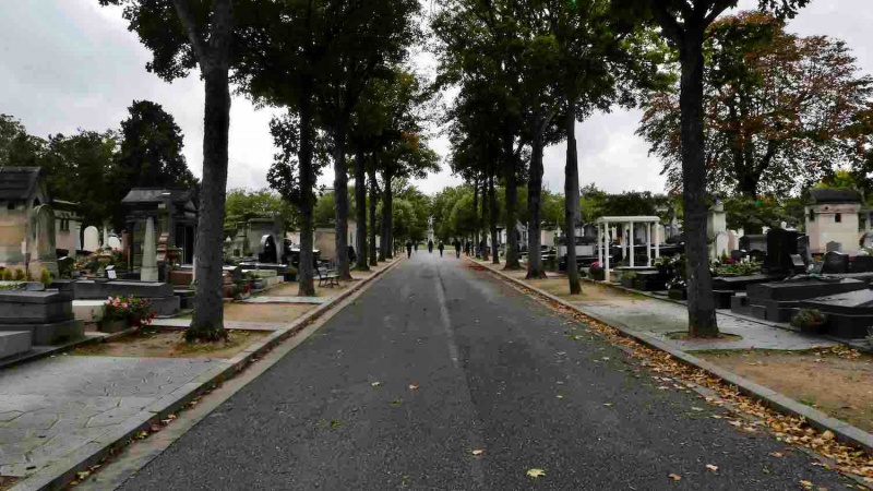 Allée centrale cimetière du Montparnasse