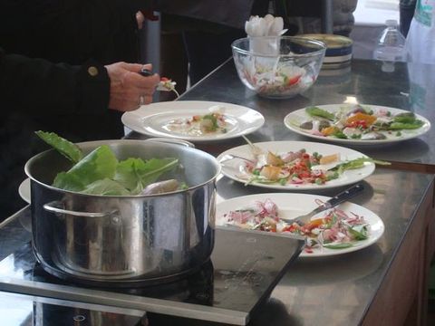 Cours de cuisine gratuit sur le maché Maubert à Paris