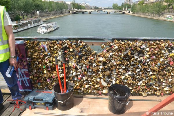 Tolérance zéro sur le Pont des Arts © VD