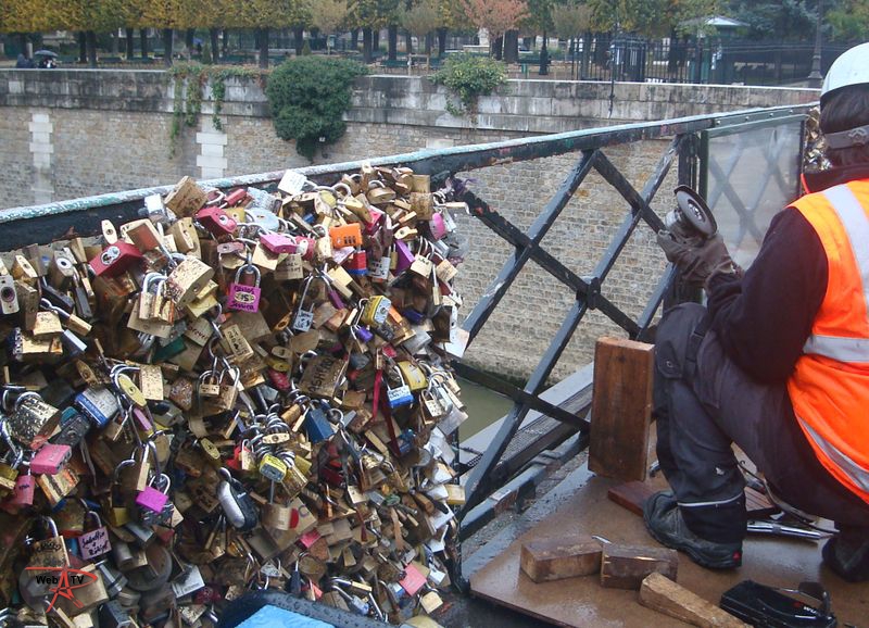 Expérimentation d'une paroi vitrée au Pont de l'Archevêché © VD 