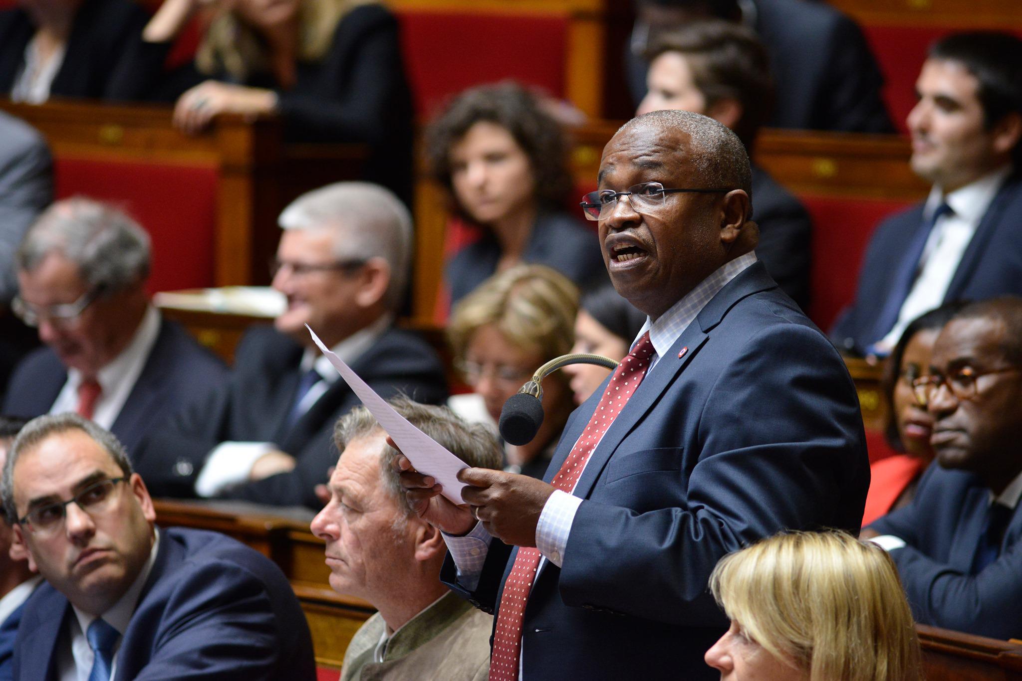 Mayotte : Mansour Kamardine demande la déchéance de nationalité des hauts responsables comoriens binationaux
