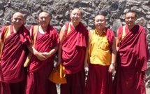 Les moines bouddhistes repartent en Inde