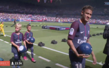 [Vidéo] Parc des Princes : Neymar présenté au public avant le match Paris/Amiens